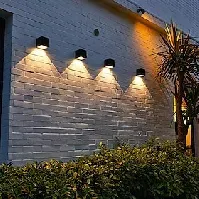 Bilde av 2 stk solcelle vegglamper utendørs gjerde lys for hage uteplass balkong gårdsplass villa veranda hage dekorasjon atmosfære vanntett vegglampe