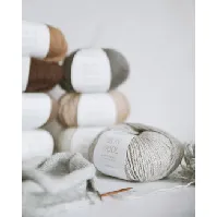 Bilde av Garn Silky Wool Strikking, pynt, garn og strikkeoppskrifter