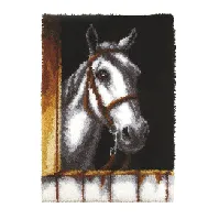 Bilde av Ryematte/veggteppe Hvit Hest Strikking, pynt, garn og strikkeoppskrifter