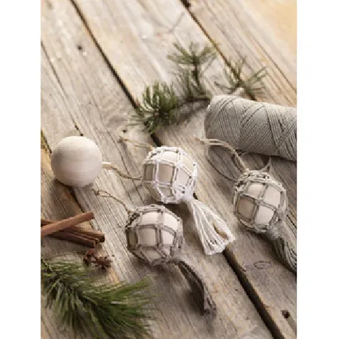 Bilde av best pris Beskrivelse Makraméknuten julekule Strikking, pynt, garn og strikkeoppskrifter