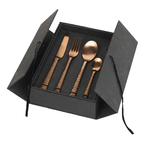 Bilde av best pris Broste Copenhagen - Cutlery set Hune, 16 pc - Stainless steel - Copper Hammered - Hjemme og kjøkken