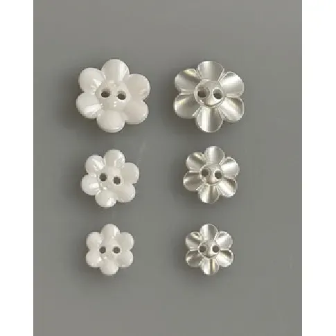 Bilde av best pris Knapp 12 mm Hvit Blomst Strikking, pynt, garn og strikkeoppskrifter
