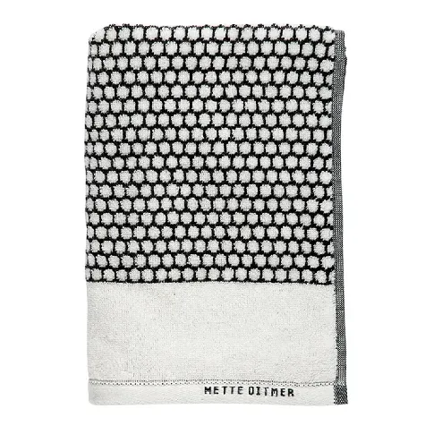 Bilde av best pris Mette Ditmer - GRID bath towel 70x140 - Black - Hjemme og kjøkken