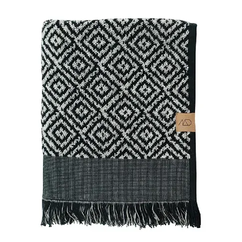 Bilde av best pris Mette Ditmer - Morocco Bath Towel 70 x 140 cm - Black / White - Hjemme og kjøkken